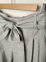 Carica l&#39;immagine nel visualizzatore di Gallery, Cropped Pants LOLA - Quadro Grigio
