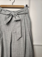 Carica l&#39;immagine nel visualizzatore di Gallery, Cropped Pants LOLA - Quadro Grigio
