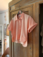 Carica l'immagine nel visualizzatore di Gallery, Camicia Crop ELVIRA - Sangallo di cotone Rosa
