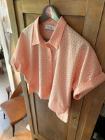 Carica l'immagine nel visualizzatore di Gallery, Camicia Crop ELVIRA - Sangallo di cotone Rosa
