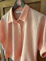 Carica l'immagine nel visualizzatore di Gallery, Camicia Crop ELVIRA - Sangallo di cotone Rosa
