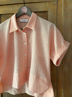 Carica l'immagine nel visualizzatore di Gallery, Camicia Crop ELVIRA - Sangallo di cotone Rosa
