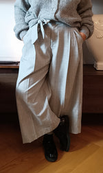 Carica l&#39;immagine nel visualizzatore di Gallery, Cropped Pants LOLA - Quadro Grigio

