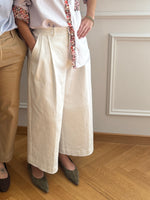 Carica l'immagine nel visualizzatore di Gallery, Pantalone Crop LOLA - JEANS BIANCO
