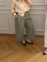 Carica l'immagine nel visualizzatore di Gallery, Pantalone Crop LOLA - JEANS VERDE SALVIA
