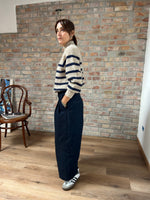 Carica l&#39;immagine nel visualizzatore di Gallery, Pantalone Crop LOLA - JEANS

