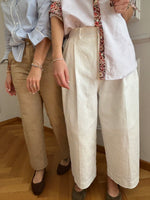 Carica l'immagine nel visualizzatore di Gallery, Pantalone Crop LOLA - JEANS BIANCO
